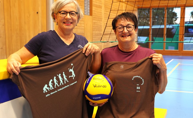 Silvia Haldner und Susi Weder haben Volleyball im Herzen – seit 55 Jahren