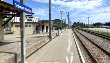 Fremdenfeindliche Sticker im Tal: Ein Hinweis führt zu rechtsextremer Gruppierung