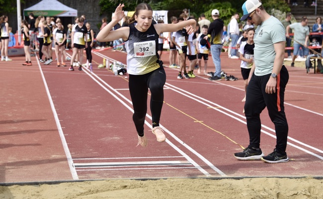 Grosser Jugitag der Sportunion Ost: Laufen, springen und werfen statt kicken auf der Gesa