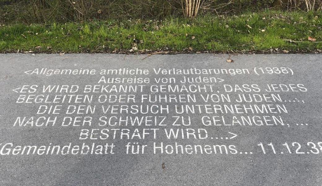 Zum Gedenken an die von den Nazis verfolgten Juden, ist am «Rohr» eine Installation von Margit Bartl-Frank zu sehen.