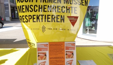 Standaktion am Herbstmarkt: Konzernverantwortung Jetzt