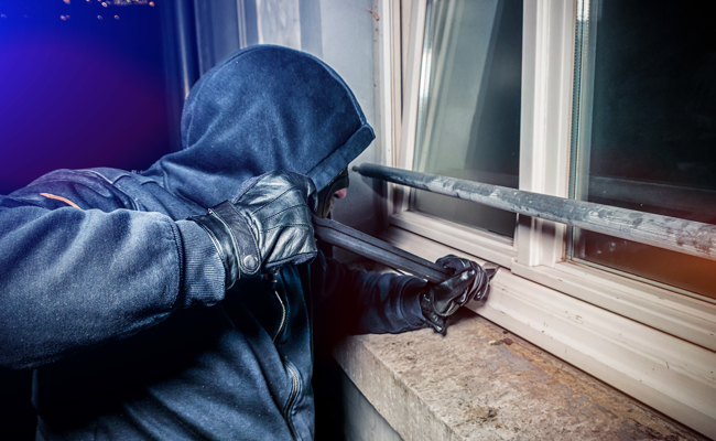 Einbrecher steigen in Bürogebäude ein und erbeuten Bargeld