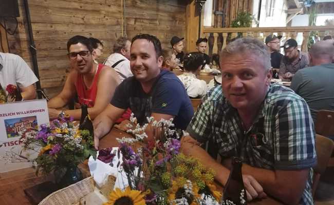 TV-Kameras auf  dem «Ribelhof» und die grosse Lavaria-Gugge-Party