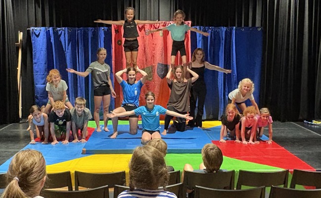 Manege frei: 34 Kinder gestalten im Diogenes Theater eine Zirkusshow