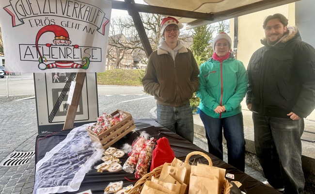 Am Klausmarkt das Verkaufstalent entdecken: Schüler backen für die Griechenlandreise