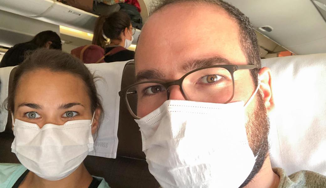 Claudia Bucher und Andreas Schwinger auf dem Rückflug nach Zürich. Claudia Bucher und Andreas Schwinger auf dem Rückflug nach Zürich.