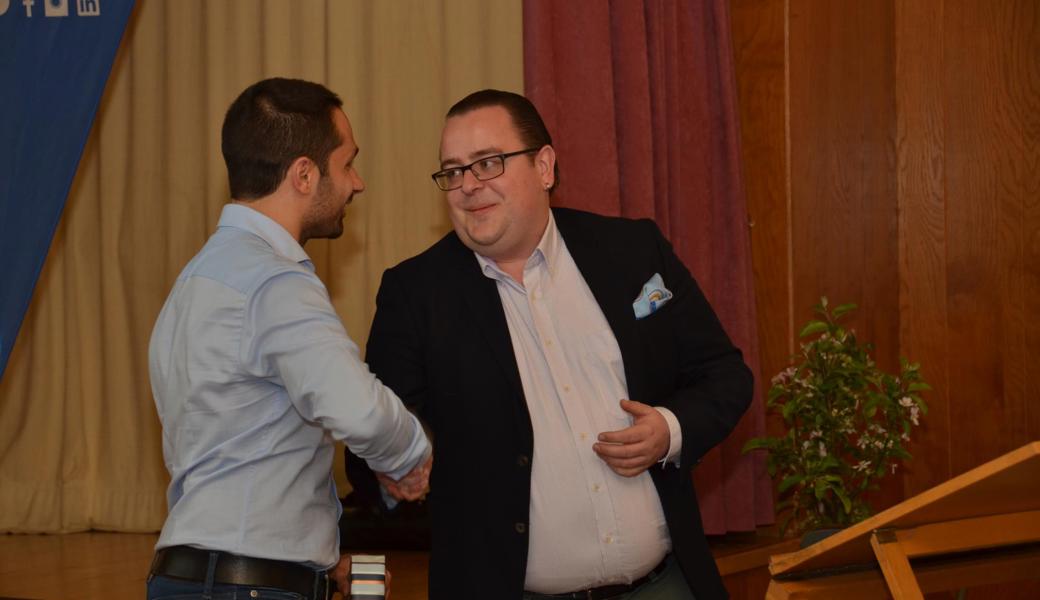 Vizepräsident Christoph Graf verabschiedet sich und Präsident Gabriel Macedo aus der Geschäftsleitung der FDP Rheintal. Vizepräsident Christoph Graf verabschiedet sich und Präsident Gabriel Macedo aus der Geschäftsleitung der FDP Rheintal.