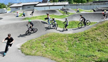 Cooler «Snake Run» - Schlange fahren auf dem Bernecker Pumptrack bei der Saisoneröffnung