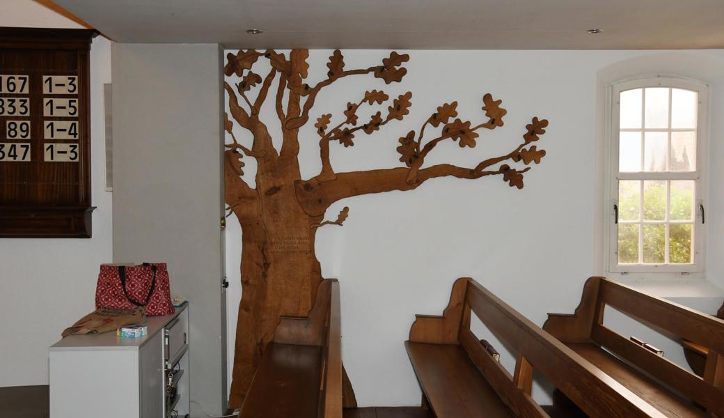 Die zweite Hälfte steht in der evangelischen Kirche.
