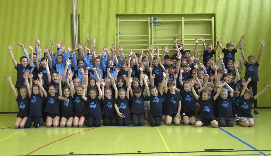 74 Buben und Mädchen der Jugendriege nahmen an der Wintermeisterschaft des KTV Altstätten in der Schöntalhalle teil. 