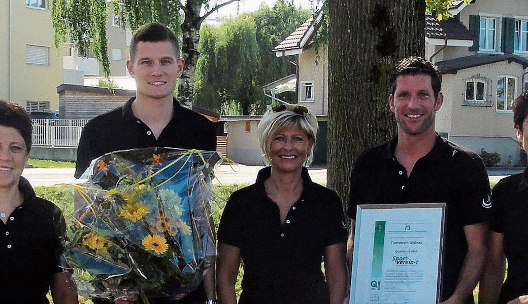 Die Verantwortlichen freuen sich über die erfolgreiche Zertifizierung.
