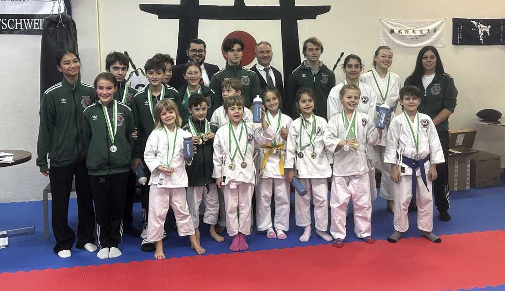 Erfolgreiche Altstätter Karatekas in Flawil. 