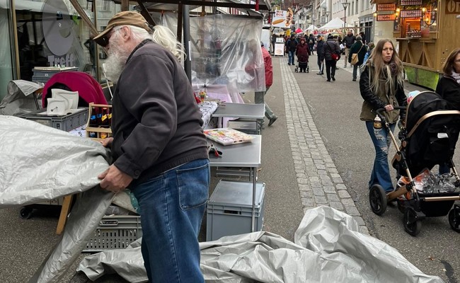 Martinimarkt in Rheineck: Sturm kündigt sich an, erste packen zusammen