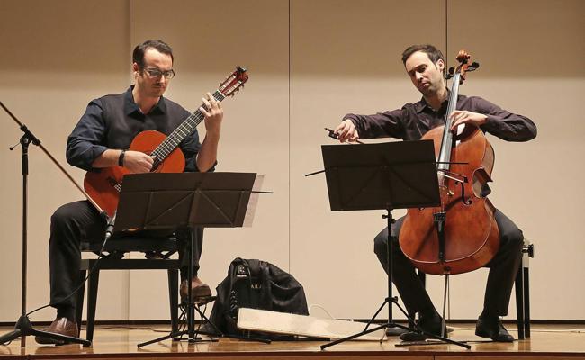 Die Lehrkräfte musizierten