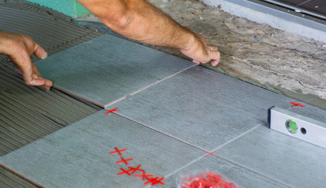 Ein Kreuz gibt Halt und Orientierung in einer chaotischen Welt