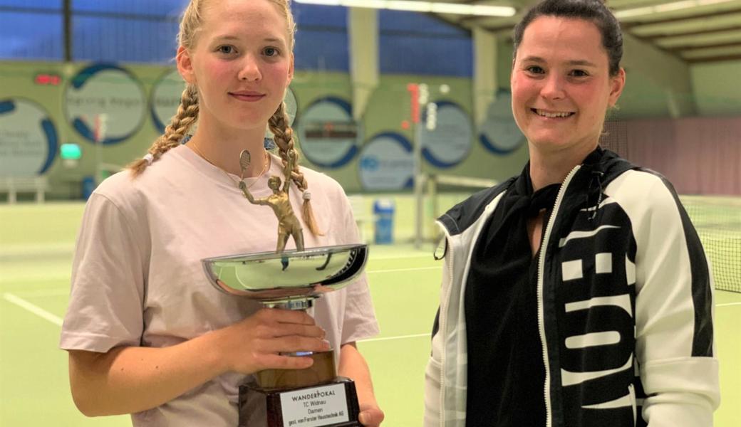 Anna Frei (links) besiegte im Frauenfinal Muriel Mattle.