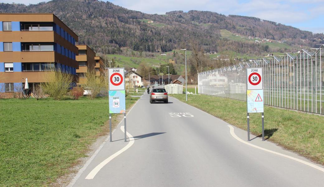 Beispiel Schachenstrasse in Lüchingen: Die baulichen Massnahmen sind minimal, so dass sich auch deutlich schneller als mit Tempo 30 fahren lässt.