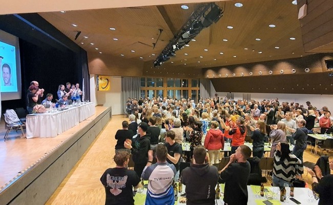 Stehende Ovationen für abtretenden Präsidenten des Turnvereins