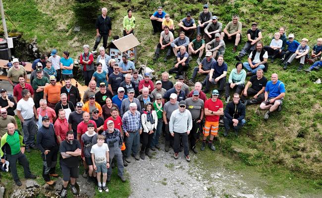 83 Freiwillige arbeiten auf der Alp Sämtis