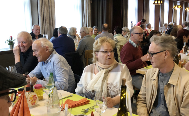 Am Klassentreffen schwelgte man in Erinnerungen