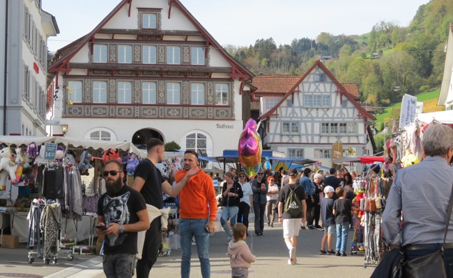«Gschänklifischen», Musik und Weindegustation am Jahrmarkt