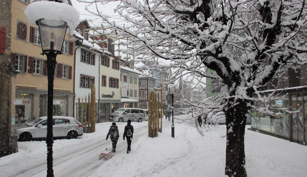 Nicht nur Corona führt zu Einschränkungen, auch der Schnee – so schön er ist – erschwert das Einkaufen.