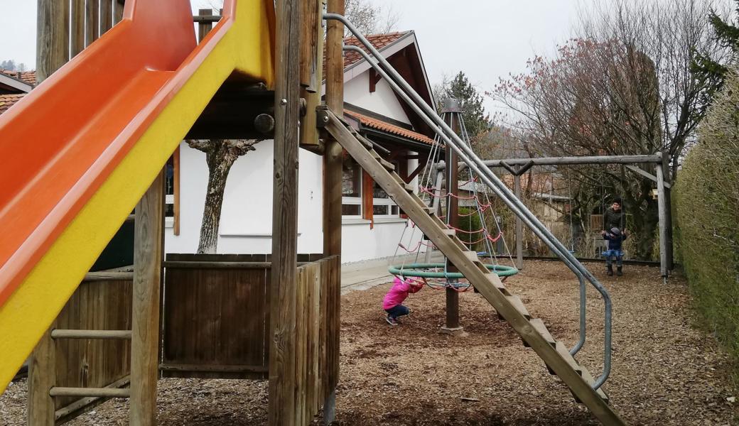 Die einzigen Besucher: Mutter mit zwei Kindern in Balgach. 