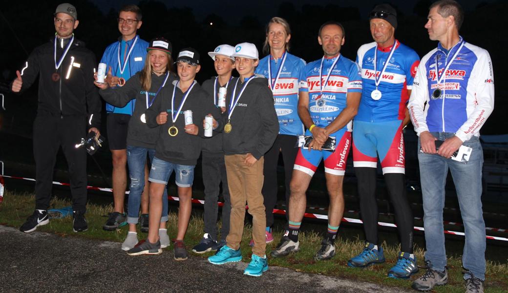 ...voller elf- bis 13-Jähriger, das arrivierte Fahrer geschlagen hat.