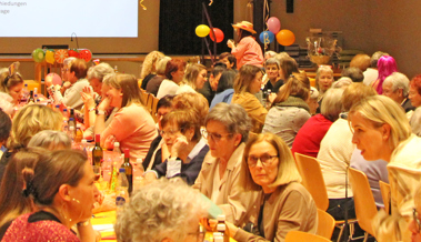 Hauptversammlung wird zur bunten Party im Rheinausaal