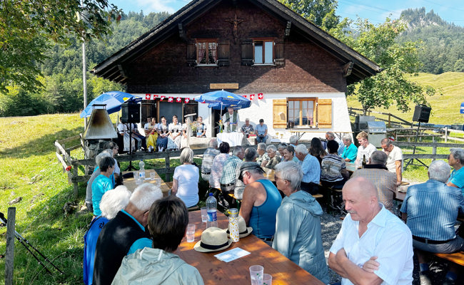 Musik, Segen und Bergsicht prägen den Alpgottesdienst auf der Wogalp