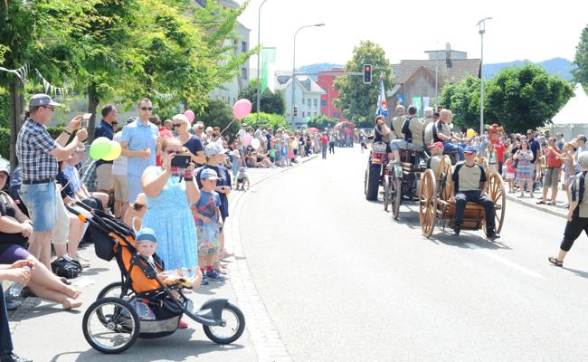 Grosser Festumzug der Auer Vereine