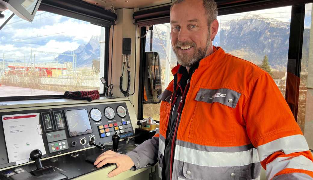Am Führerstand einer Rangierlok: Pascal Zani macht mit 41 Jahren noch eine Ausbildung zum Lokführer.