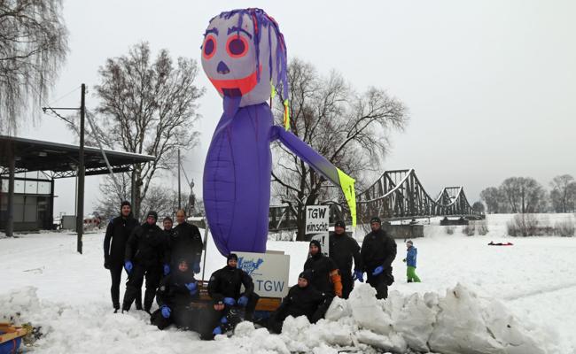 Schwimmen im Rhein bei vier Grad
