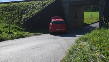 Selbstunfall mit Auto: 49-jähriger Fahrer verstirbt noch am Unfallort