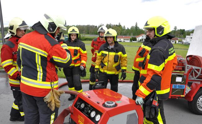 Am Käsiweiher mit der Motorspritze geübt