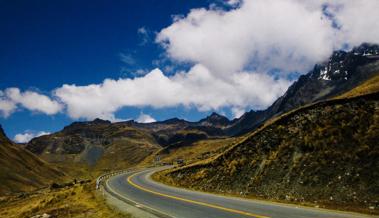 Verrückte Busreisen in Südamerika: Je weniger Asphalt, desto mehr Abenteuer Verrückte Busreisen in Südamerika: Je weniger Asphalt, desto mehr Abenteuer