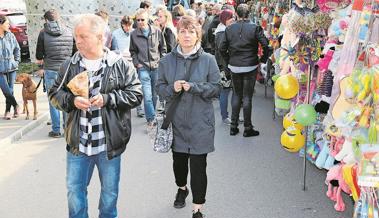 Volle Strassen an der Kilbi