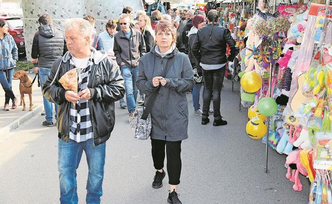 Volle Strassen an der Kilbi