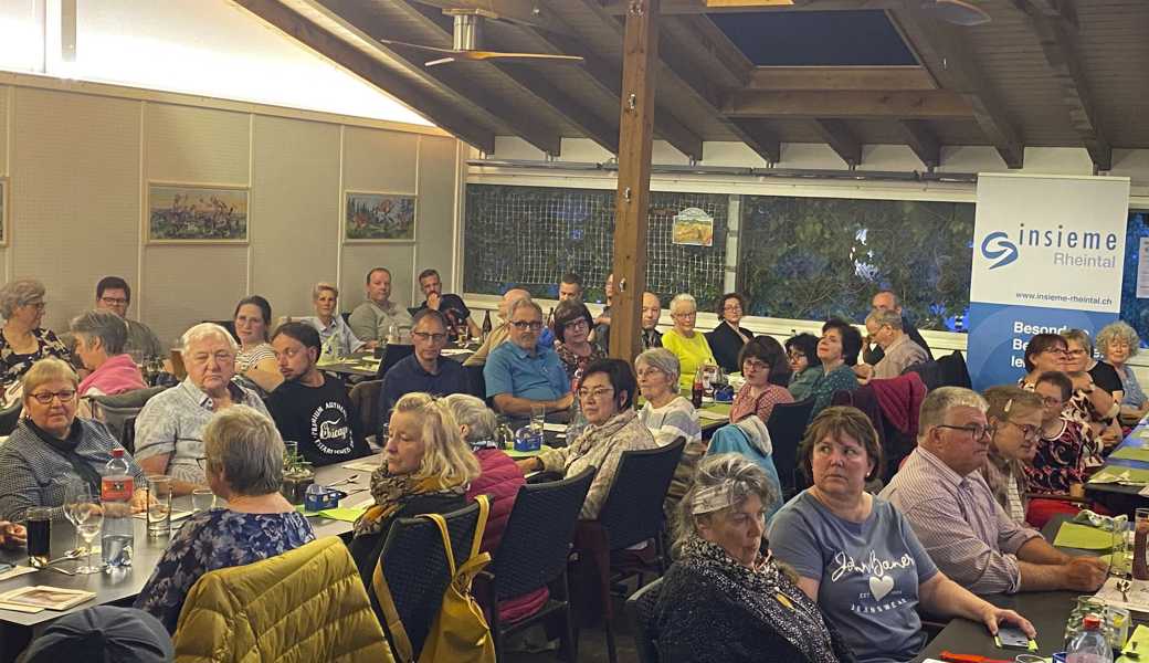 Die Mitglieder von insieme Rheintal genossen den geselligen Abend im «Lindenhof».