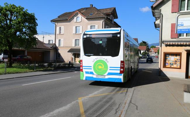 Busse sollen rechts ranfahren