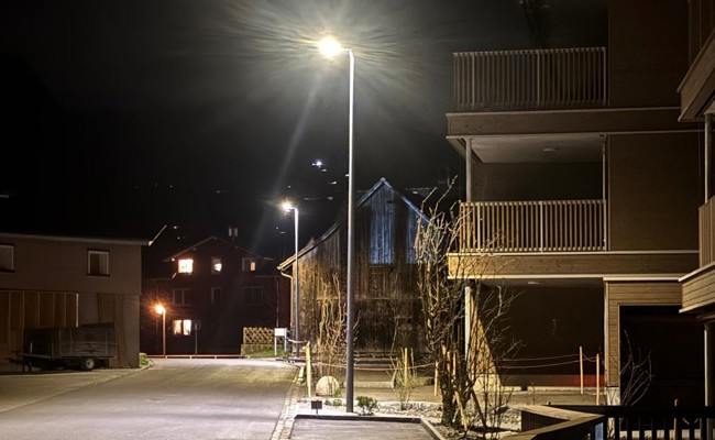 Licht bis Mitternacht: Strassenlaternen leuchten am Wochenende eine Stunde länger