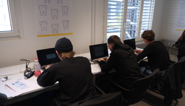 Jugendliche aus der Region machen gebrauchte Laptops fit – für Schulen auf den Philippinen