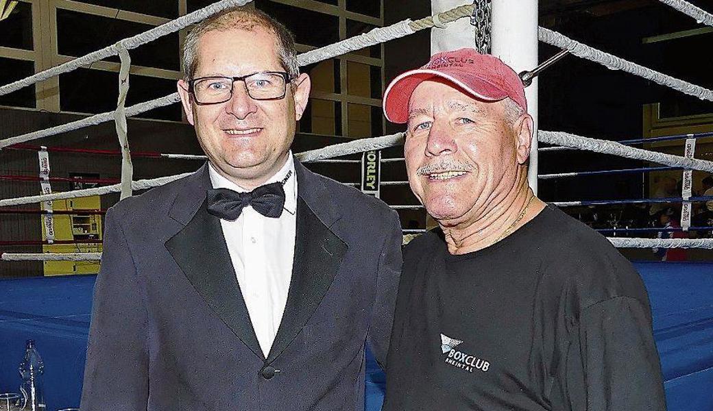 Der Rheintaler Mohammed Temizer (Rot) zeigte gegen den Winterthurer Brian Cabodevilla einen tollen Fight.