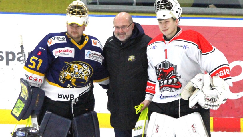 Daniel Stutz (Mitte) zeichnete als beste Spieler die beiden Goalies Luan Radovanovic und Ramon Metzler aus.
