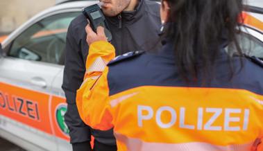Zwei alkoholisierte Fahrer an einem Abend in einem Dorf