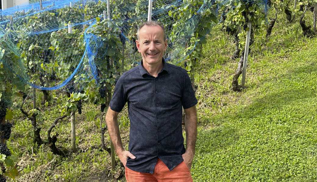 Urs Lüchinger in seinem Garten in Balgach. Er sagt: «Ich habe bis zum Schluss dran geglaubt, dass es im ersten Wahlgang klappen kann, auch wenn es bei fünf Kandidierenden schwierig wird.»  Urs Lüchinger in seinem Garten in Balgach. Er sagt: «Ich habe bis zum Schluss dran geglaubt, dass es im ersten Wahlgang klappen kann, auch wenn es bei fünf Kandidierenden schwierig wird.»