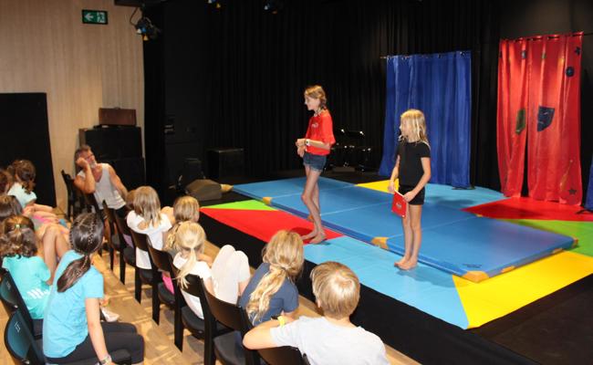 Ein Blick hinter die Zirkuskulisse im Diogenes-Theater