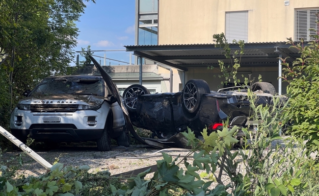 Wüster Unfall: Bei Selbstunfall unbestimmt verletzt