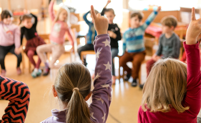 «Werde als Rabenmutter hingestellt»: Was die erste Morgenlektion im Kindergarten damit zu tun hat