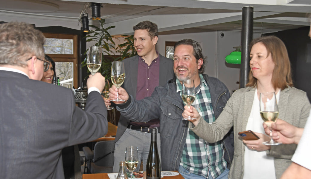 Vdl Mitte Anstossen Hess (1) Vdl Mitte Anstossen Hess (1)